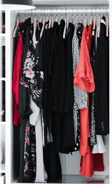 How to Store Seasonal Clothes Efficiently for Maximum Space and Longevity